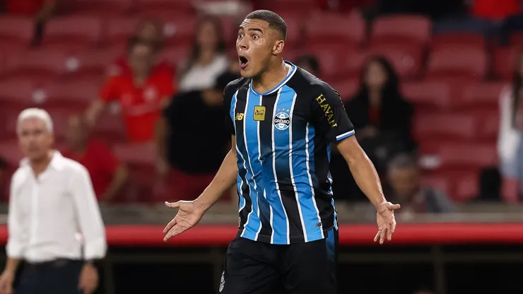 Carlos Vinícius, atacante do Grêmio. (Photo by Pedro H. Tesch/Getty Images)