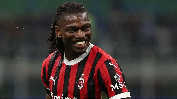 Rafael Leão pelo Milan. Foto: Marco Luzzani/Getty Images