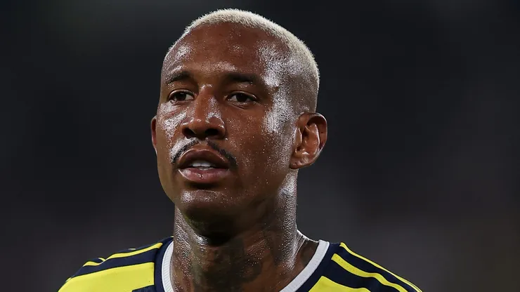 Anderson Talisca pode deixar o Fenerbahçe e é monitorado de perto pela diretoria do Corinthians. (Foto: Ahmad Mora/Getty Images)