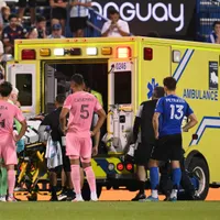 Parceiro de Messi leva pancada na cabeça e sai de ambulância