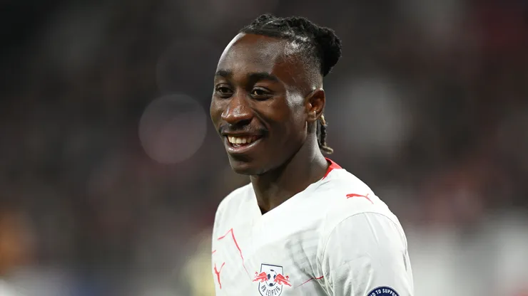 Yan Diomande em partida. (Foto: Stuart Franklin/Getty Images)