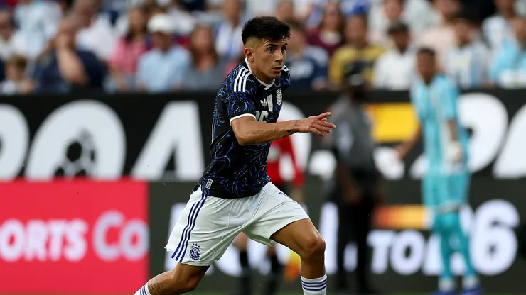 Thiago Almada segue sem confirmação oficial - Foto: Tim Warner/Getty Images