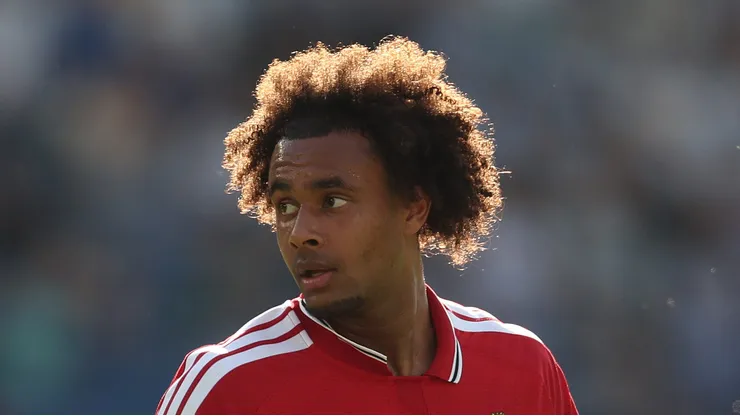 Zirkzee em campo pelo Manchester United (Photo by Steve Bardens/Getty Images)
