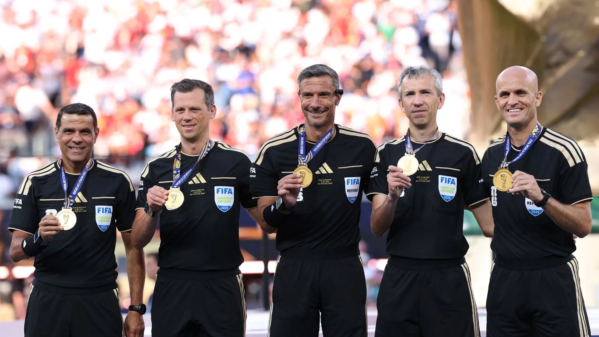 Slavko Vincic (no centro) comandou a equipe de arbitragem responsável por mediar a final da Copa do Mundo 2026 (foto: Carl Recine/Getty Images)