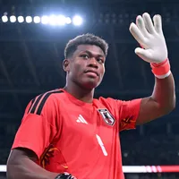 Zion Suzuki negocia com PSG e Juventus