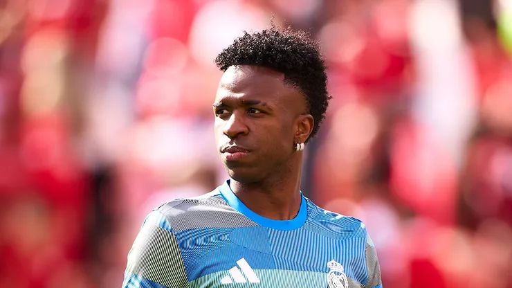 Vini Jr em campo pelo Real Madrid (Photo by Fran Santiago/Getty Images)