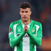 Deossa segue no Betis após impasse com o Vasco
