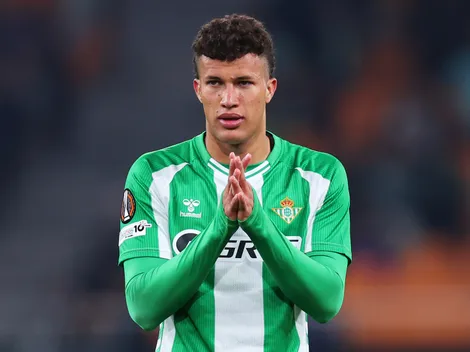 Deossa segue no Betis após impasse com o Vasco