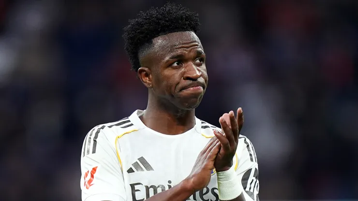 Vinicius Júnior em campo com as cores do Real Madrid. Foto: Angel Martinez/Getty Images