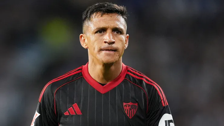 Alexis Sánchez em campo pelo Sevilla. Foto: Juan Manuel Serrano Arce/Getty Images