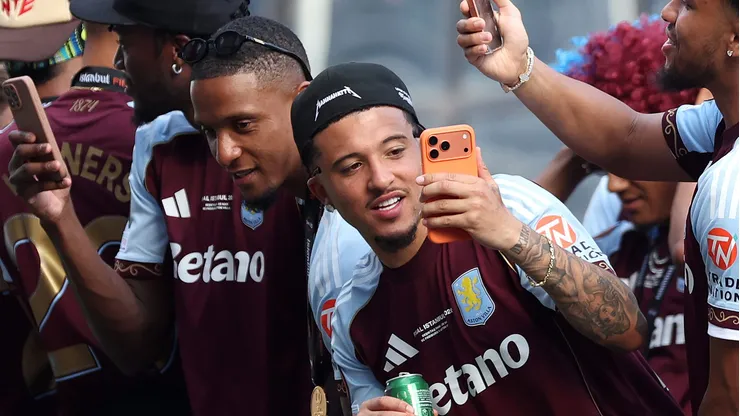 Manchester United pode ver Sancho fechar com a Fiorentina (Photo by Cameron Smith/Getty Images)
