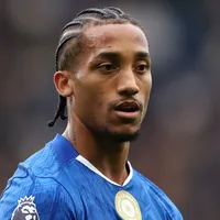 Chelsea renova contrato de João Pedro e freia assédios