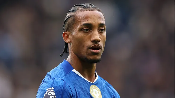 João Pedro renovou com o Chelsea.