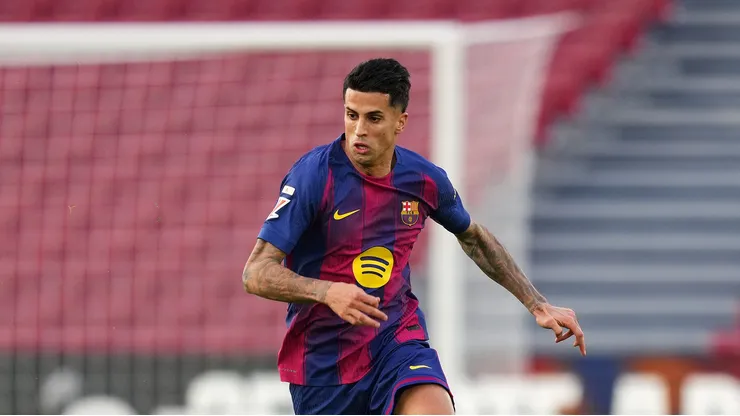 João Cancelo foi peça fundamental no Barcelona. Photo by Alex Caparros/Getty Images