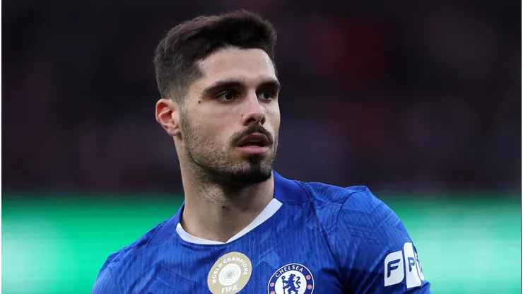 Pedro Neto, do Chelsea, durante a partida da Premier League entre Arsenal e Chelsea no Emirates Stadium. (Photo by Justin Setterfield/Getty Images)