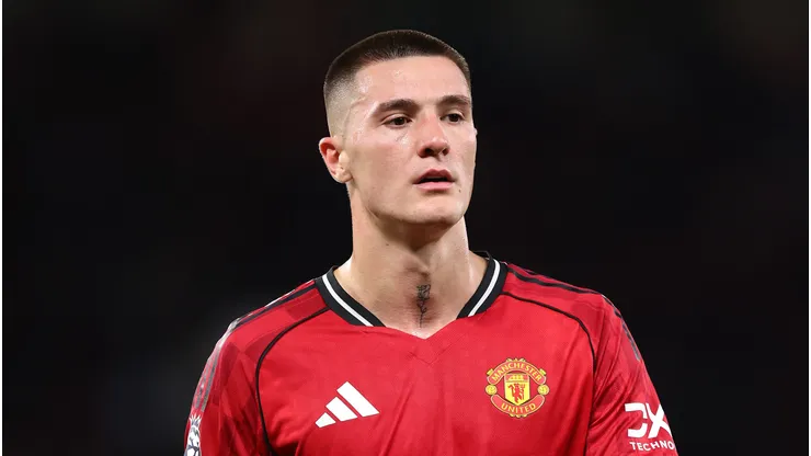Benjamin Sesko, do Manchester United, durante a partida da Premier League entre Manchester United e Brentford no Old Trafford. (Photo by Alex Livesey/Getty Images)