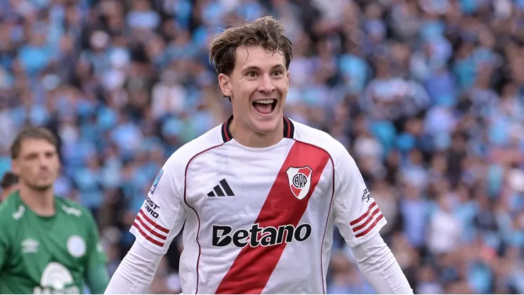 Facundo Colidio comemora após marcar o primeiro gol de sua equipe durante River Plate x Belgrano. (Photo by Marcelo Endelli/Getty Images)