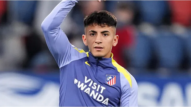 Thiago Almada antes da partida LaLiga rntre CA Osasuna e Atlético de Madrid. (Photo by Juan Manuel Serrano Arce/Getty Images)