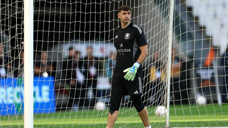 Dibu entrou na mira da Juventus. Photo by Maja Hitij/Getty Images