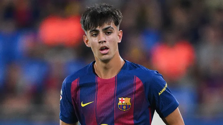 Marc Bernal, do FC Barcelona, observa durante a partida da LaLiga EA Sports entre FC Barcelona e Valencia CF no Estadi Johan Cruyff, em 14 de setembro de 2025, em Barcelona, Espanha. (Foto de David Ramos/Getty Images)