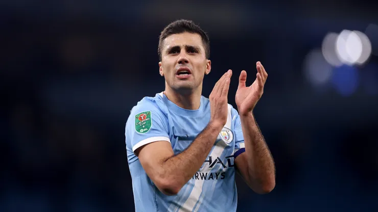 Rodri, do Manchester City, durante o jogo de volta da semifinal da Copa da Liga Inglesa entre Manchester City e Newcastle United, no Etihad Stadium, em 4 de fevereiro de 2026, em Manchester, Inglaterra. (Foto de Carl Recine/Getty Images)