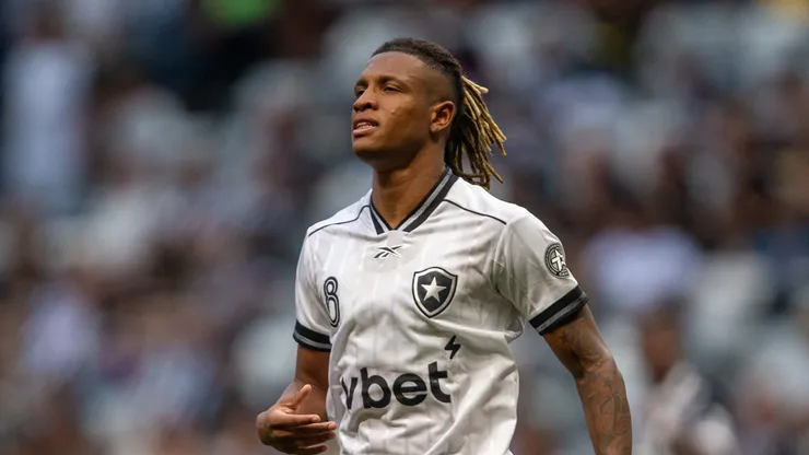 Danilo pelo Botafogo. (Foto: Fernando Moreno/AGIF)