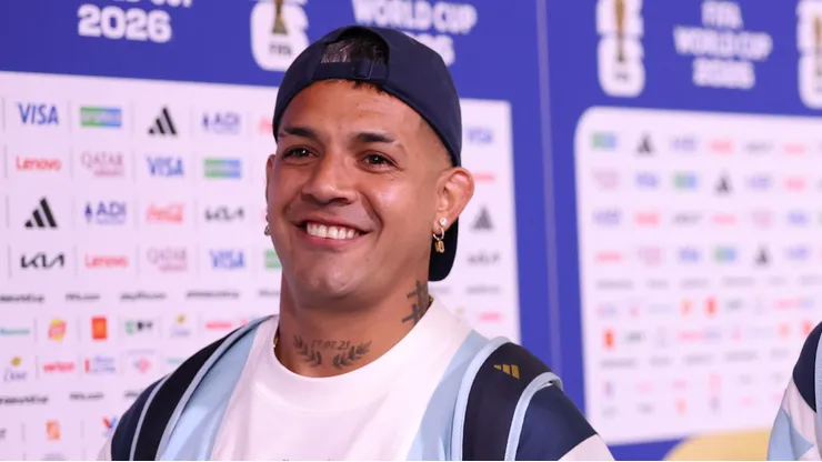 Facundo Medina antes da partida das quartas de final da Copa do Mundo entre Argentina e Suíça. (Photo by Kevin C. Cox/Getty Images)