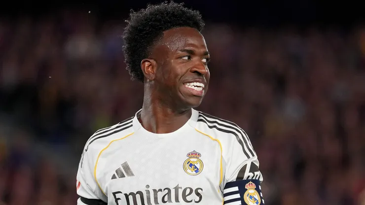 Vinicius Junior durante a partida da LaLiga entre Barcelona e Real Madrid. (Photo by Alex Caparros/Getty Images)