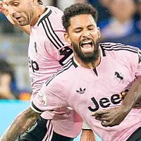 Douglas Luiz rejeita Everton e quer ficar na Juventus