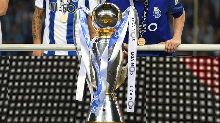 Troféu do Campeonato Português de 2018. (Photo by Octavio Passos/Getty Images)