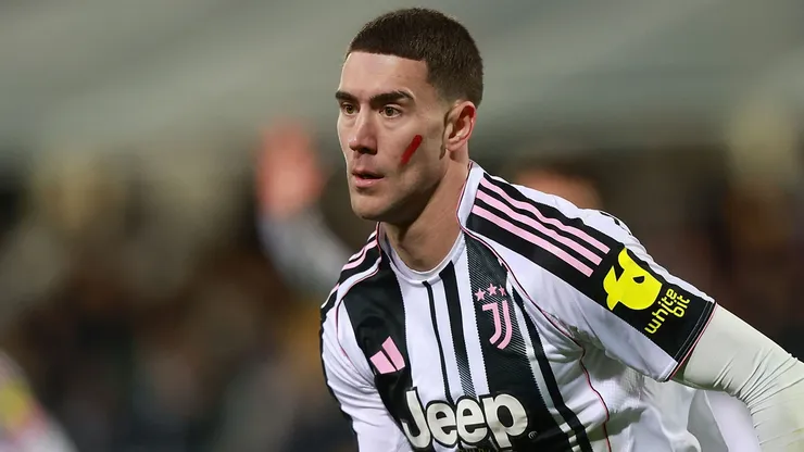Dusan Vlahovic, da Juventus FC, em ação durante a partida da Série A entre ACF Fiorentina e Juventus FC no Estádio Artemio Franchi, em 22 de novembro de 2025, em Florença, Itália. (Foto de Gabriele Maltinti/Getty Images)