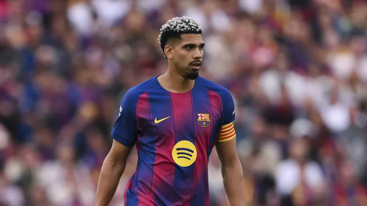 Ronald Araújo atuará no Liverpool nesta temporada.