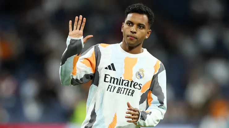 Rodrygo of Real Madrid CF waves the fan prior to the LaLiga match between Real Madrid CF and Athletic Club at Estadio Santiago Bernabeu on April 20, 2025 in Madrid, Spain.