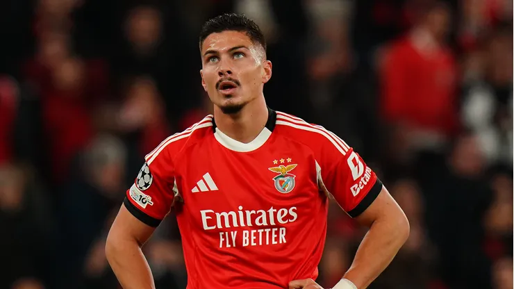 Atacante deixa o Benfica após uma temporada. Photo by Gualter Fatia/Getty Images