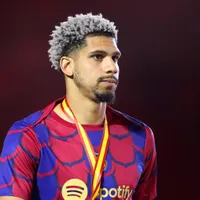 Saída de Araújo pode dar dor de cabeça para o Barcelona