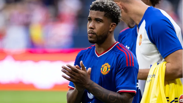 Andrey Santos of Manchester United thanks supporters after the pre-season friendly match between Manchester United and Atletico de Madrid at Strawberry Arena on August 1, 2026 in Solna, Sweden.