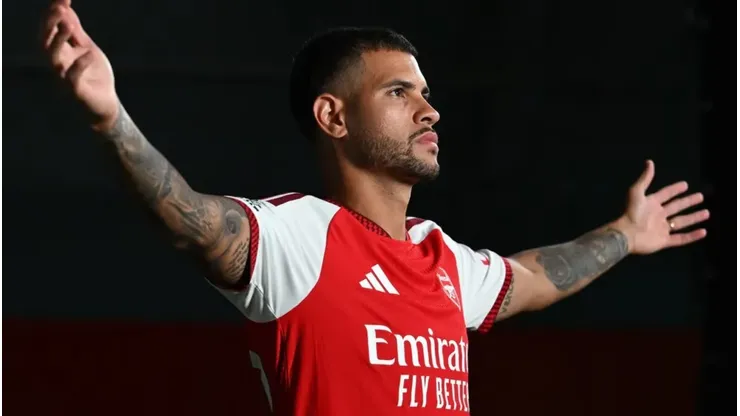 Bruno Guimarães quer ser ídolo no Arsenal. Divulgação/Arsenal.