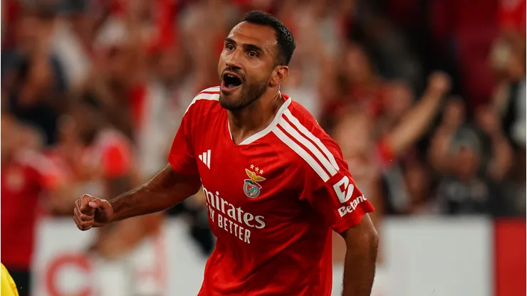 Vangelis Pavlidis comemora depois de marcar um gol durante a partida de qualificação da UEFA Europa League entre Benfica e St. Gallen. (Photo by Gualter Fatia/Getty Images)