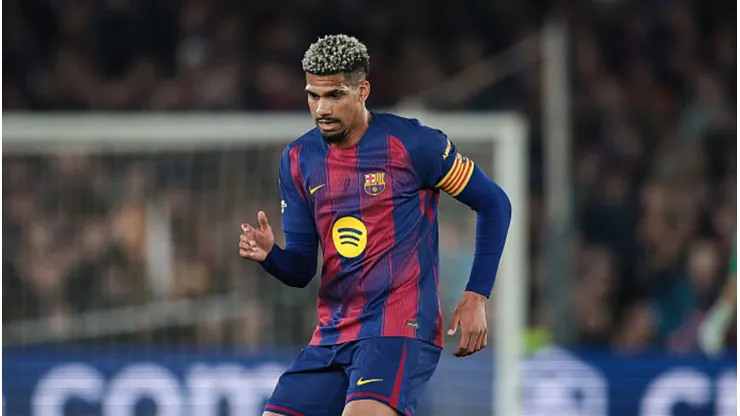Ronald Araújo quer recomeço na Premier League. Eric Alonso/Getty Images.