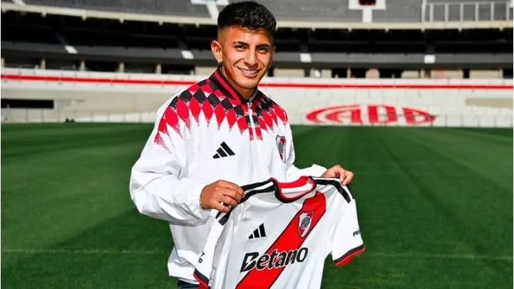 Almada fechou com o River - Foto: Reprodução/CA River Plate.