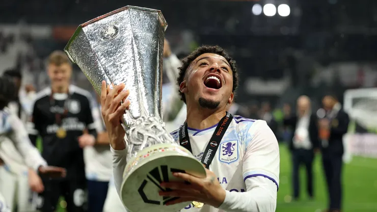 Jadon Sancho comemorando o título da UEFA Europa League pelo Aston Villa - (Dan Mullan/Getty Images)