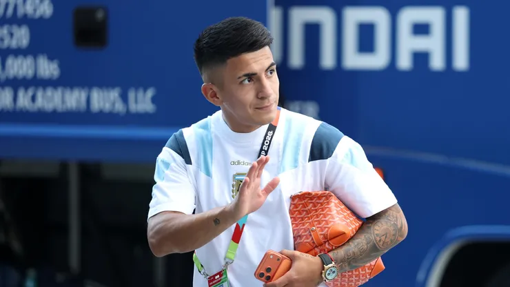 Thiago Almada, camisa 16 da Argentina, chega ao estádio antes da partida das oitavas de final da Copa do Mundo da FIFA 2026 entre Argentina e Egito, no Estádio de Atlanta, em 7 de julho de 2026, em Atlanta, Geórgia. (Foto de Buda Mendes/Getty Images)