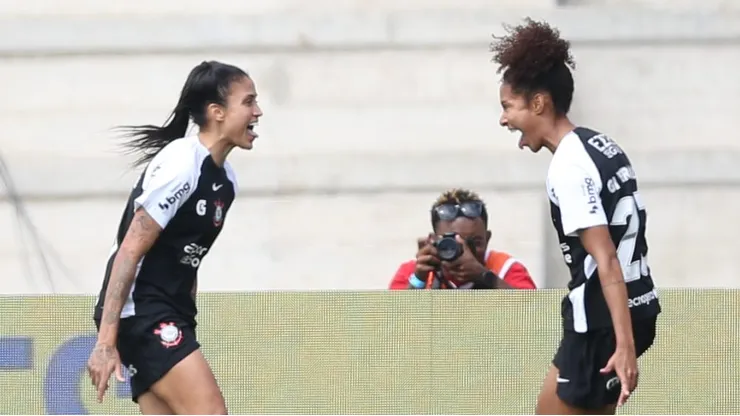 Jaqueline jogadora do Corinthians comemora seu gol durante a partida contra o São Paulo. Foto: Marlon Costa/AGIF