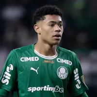 Luis Pacheco é observado pelo PSG durante jogo do Palmeiras