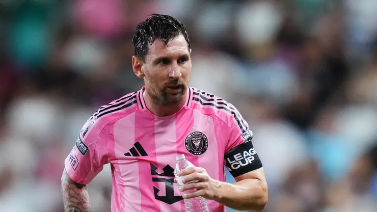 Lionel Messi, camisa 10 do Inter Miami CF, reage durante a partida da primeira fase da Leagues Cup entre Inter Miami CF e León, no Nu Stadium, em 12 de agosto de 2026, em Miami, Flórida. (Foto de Rich Story/Getty Images)