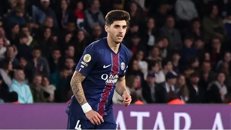 Lucas Beraldo venceu mais um título pelo PSG - Foto: Catherine Steenkeste for Qatar Airways/Getty Images.