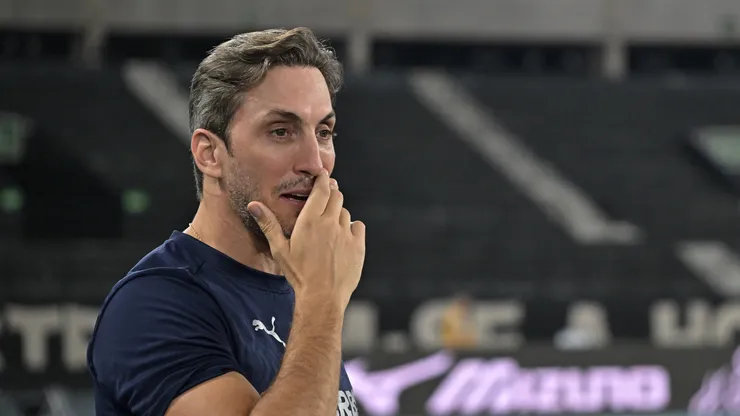 uis Zubeldía técnico do Fluminense durante partida contra o Botafogo no estádio Engenhão pelo campeonato Brasileiro A 2026. Foto: Thiago Ribeiro/AGIF