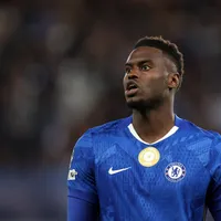 Badiashile vira alvo do Napoli em negociação com o Chelsea