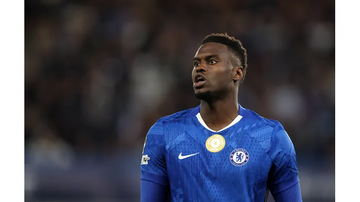 Benoit Badiashile durante a partida da 2ª rodada da fase de liga da Champions League 202526 entre Chelsea e Benfica. (Photo by Julian Finney/Getty Images)