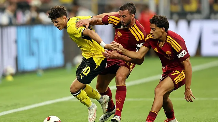 Samuele Inacio, Bryan Cristante e Emanuele Lulli, durante o amistoso de pré-temporada entre Borussia Dortmund e Roma. (Photo by Christof Koepsel/Getty Images)